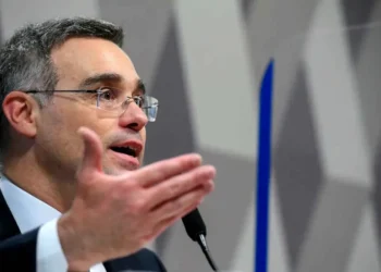 André Mendonça será relator de queixa-crime de Caiado contra Boulos