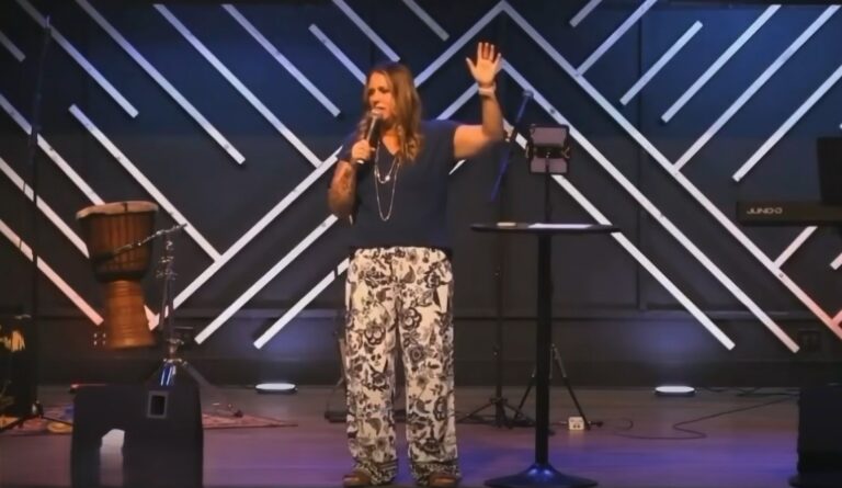 Igreja é expulsa de reserva após chamar ritual indígena de idolatria