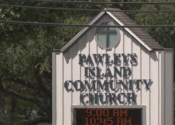 Líderes de igreja são processados por empregar criminoso sexual