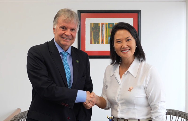 Keiko Fujimori se reúne com embaixador brasileiro antes da posse