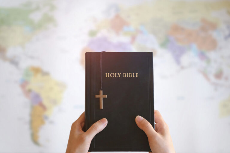 500 anos após Tyndale: tradutores da Bíblia continuam em risco