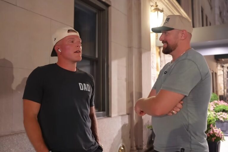 Pat McAfee fala sobre sua jornada espiritual e amor a Jesus Cristo