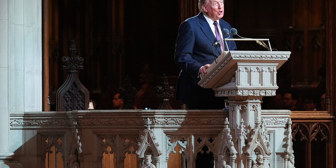 Donald Trump presta homenagens a Lindsey Graham em funeral