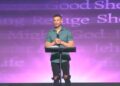 Pastor Tavner Smith arrecada fundos para nova igreja após falência