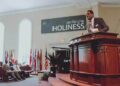 Pastor é afastado após denúncias de mensagens impróprias