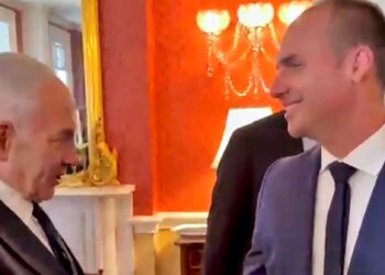 Eduardo se reúne com Netanyahu e discute saúde de Bolsonaro