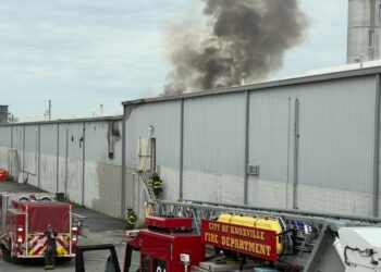 Igreja no Tennessee que deu gasolina gratuita sofre incêndio