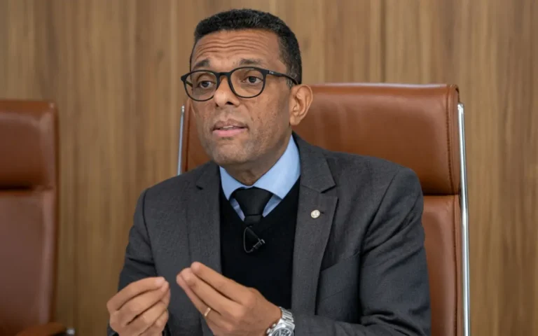 Deputado Otoni de Paula propõe direita conservadora com Lula