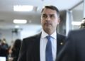 Flávio Bolsonaro critica estrutura da PF em investigação de Lulinha