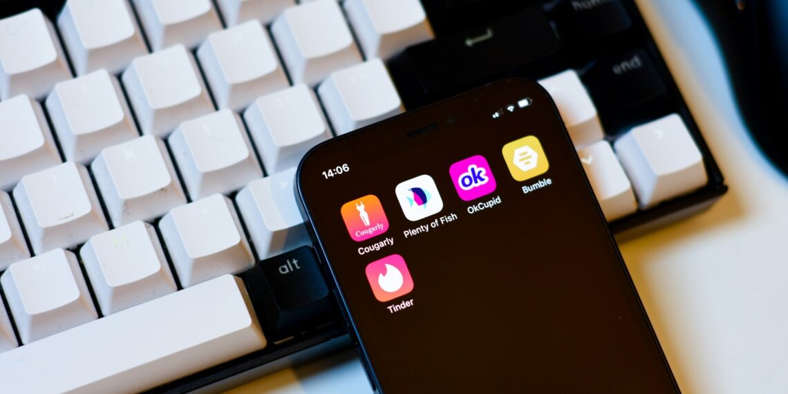 Como os apps de namoro afetam os relacionamentos e a economia do desejo