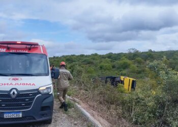 Ônibus com romeiros tomba no Ceará e provoca morte de duas pessoas