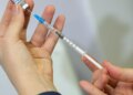 Vacina contra VSR em idosos reduz internações em 75%