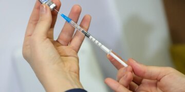 Vacina contra VSR em idosos reduz internações em 75%