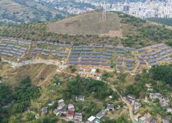 Usina solar em comunidade de Niterói gera energia para 19 creches