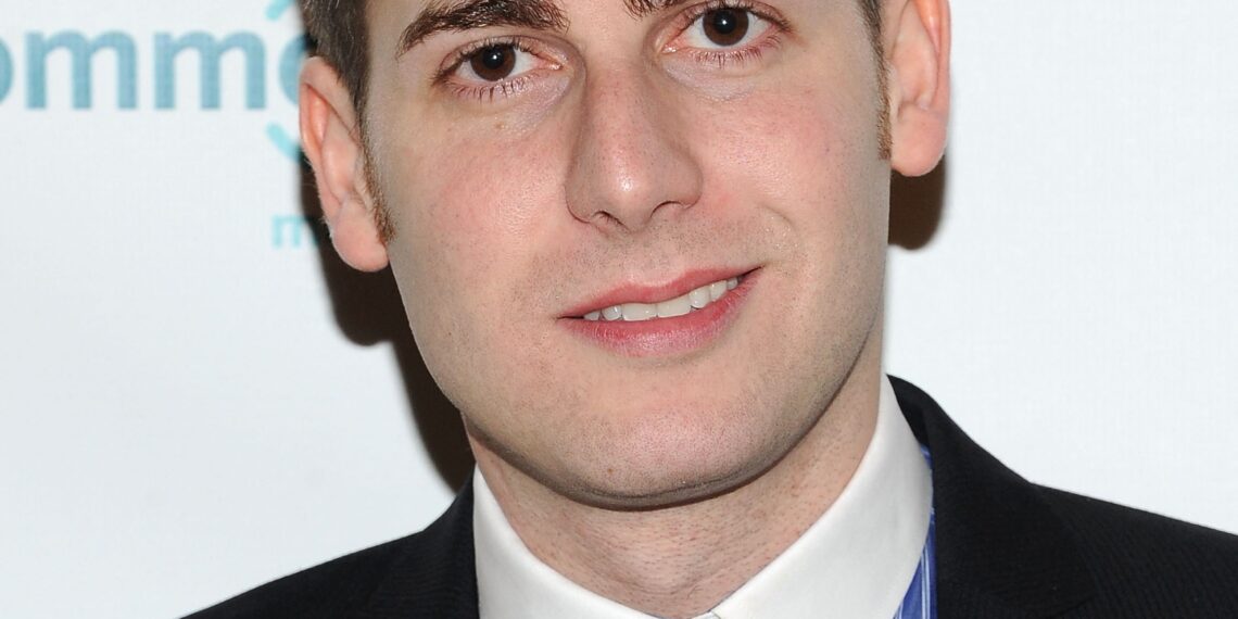 Quem é Eduardo Saverin, bilionário brasileiro que comprou participação no Liverpool