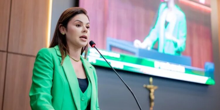 Michelly Alencar cobra ações efetivas de enfrentamento ao feminicídio em Mato Grosso