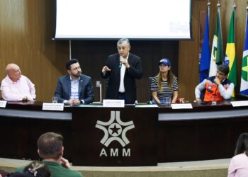 Ministro das Relações Institucionais se reúne com prefeitos de Mato Grosso para discutir impactos de eventos climáticos