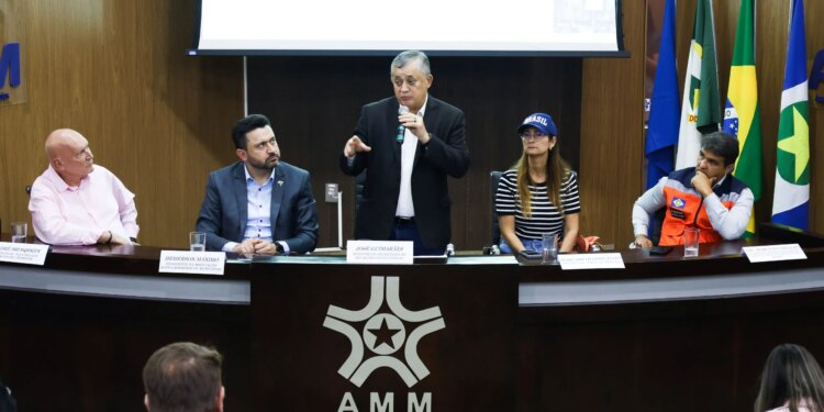 Ministro das Relações Institucionais se reúne com prefeitos de Mato Grosso para discutir impactos de eventos climáticos