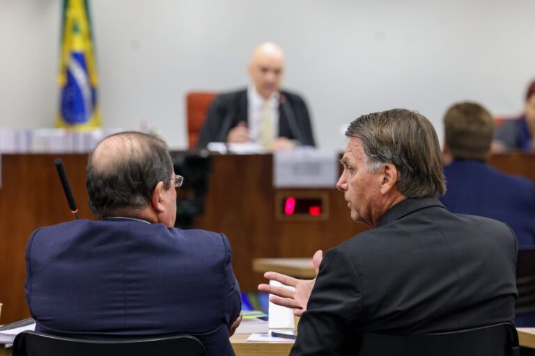 Bolsonaro solicita liberação para técnico de internet a Moraes