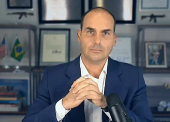 Caixa leiloa apartamento de Eduardo Bolsonaro no RJ
