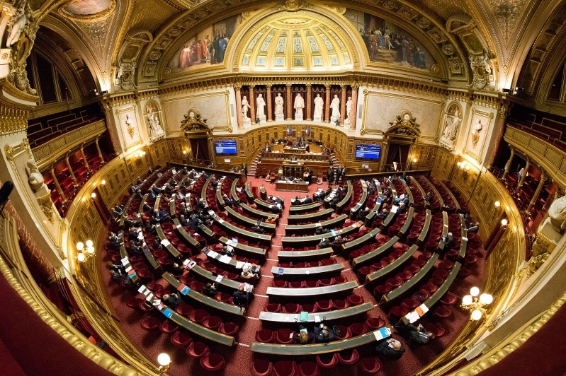 Conselho Constitucional da França protege instituições religiosas na lei de eutanásia