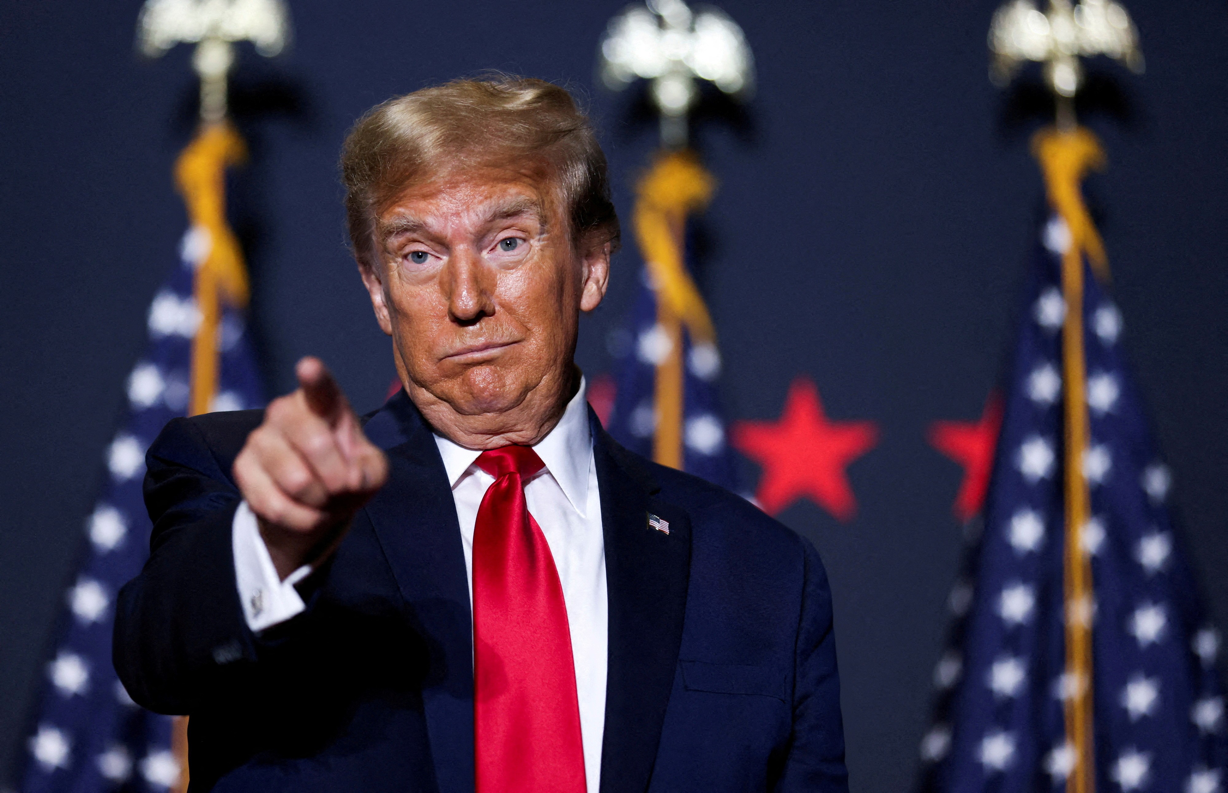 Aliados de Trump e democratas criticam resposta da Casa Branca após ataques de IA