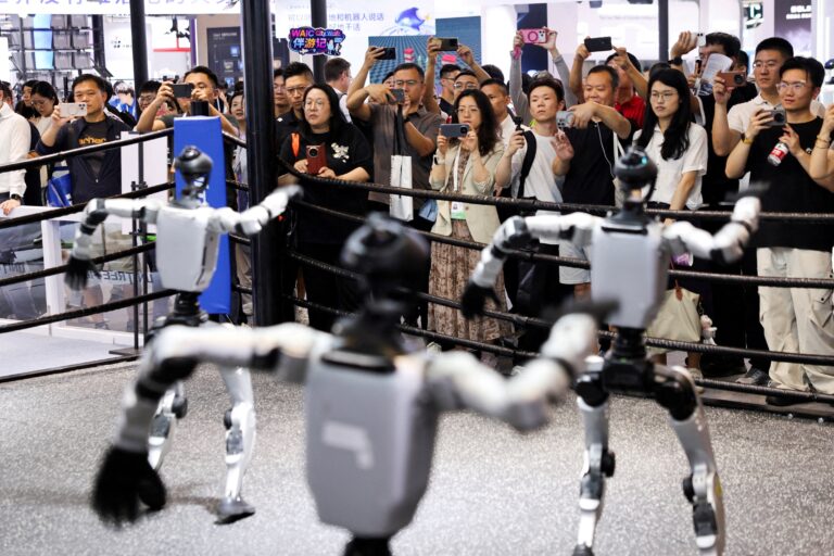 Robôs que dançam e trabalham: gigante chinesa estreia na bolsa