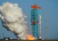 Foguete dá ré? China consegue feito inédito ao fazer propulsor voltar e pousar em terra firme; VÍDEO