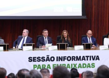 TSE apresenta sistema brasileiro de votação a embaixadores