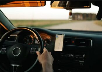 MPT processa Uber em R$ 321 milhões por cobrar taxa de motoristas para trabalhar