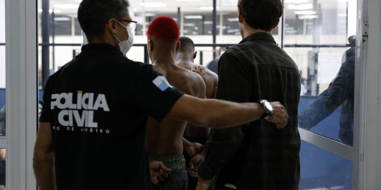 PM-RJ faz ação para conter expansão territorial do Comando Vermelho