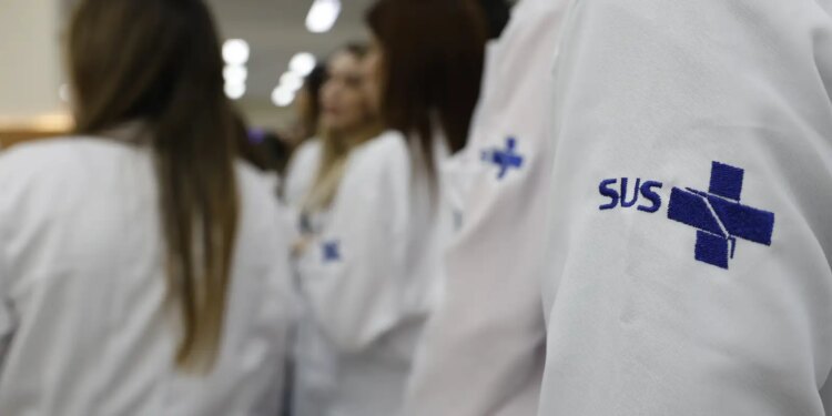Saúde estende atuação de 676 médicos especialistas no SUS