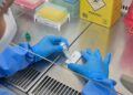Anvisa atualiza regras sobre controle de qualidade em laboratórios