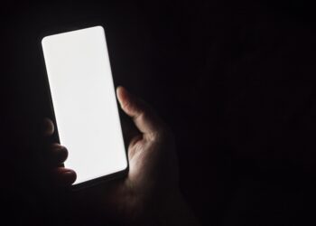 IA nas eleições: 6 casos reais mostram como deepfakes já desafiaram democracias pelo mundo