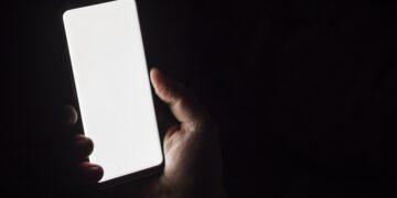 IA nas eleições: 6 casos reais mostram como deepfakes já desafiaram democracias pelo mundo