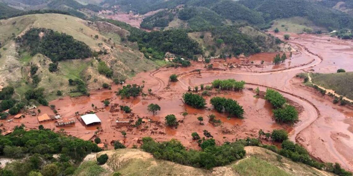 Mariana, Brumadinho e Covid-19: relembre em VÍDEO as tragédias e crises no Brasil que marcaram os 20 anos do g1