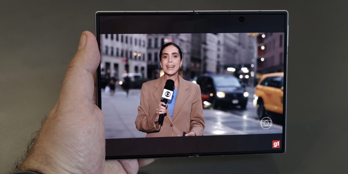 Galaxy Z Fold8: dobrável da Samsung vira 'mini tablet' ao abrir; veja primeiras impressões