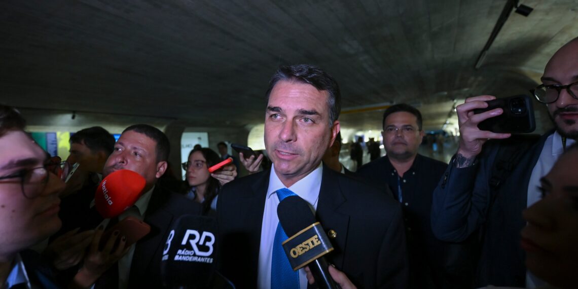 Flávio Bolsonaro busca unificar palanques estaduais para 2026
