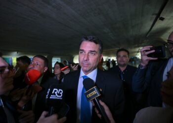 Flávio Bolsonaro busca unificar palanques estaduais para 2026