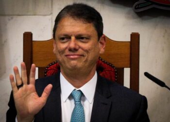 Tarcísio de Freitas vence eleição em SP no 1º turno