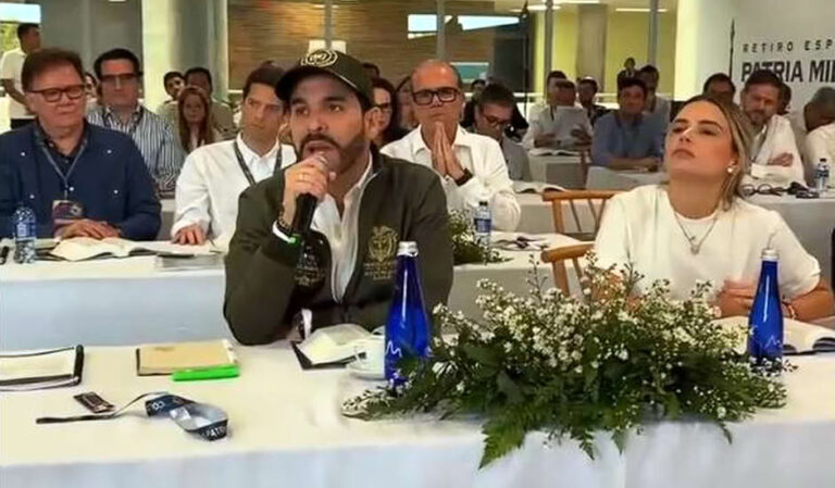 Abelardo De La Espriella realiza retiro espiritual com gabinete