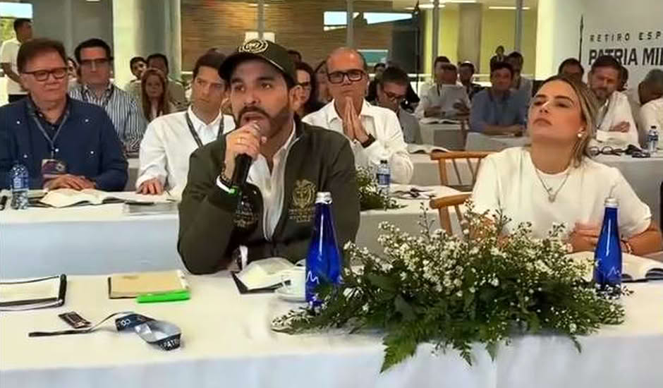 Abelardo De La Espriella realiza retiro espiritual com gabinete