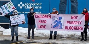 Hospital de Connecticut suspende cirurgias trans em crianças