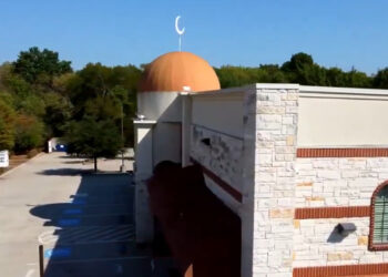 Pastor do Texas e filho se opõem à construção de mesquita