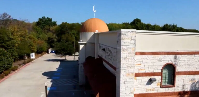 Pastor do Texas e filho se opõem à construção de mesquita