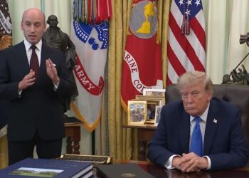 Donald Trump assina ordens sobre cidadania e apoio a missões