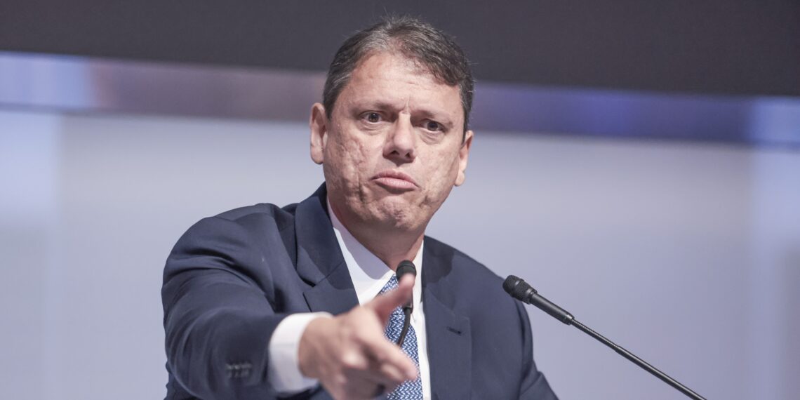 Tarcísio segue orientação e sobe o tom em debate contra Haddad