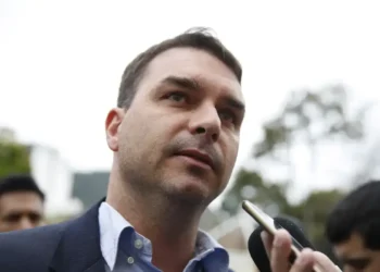 Flávio diz que irá a debates com Lula: “Onde Lula estiver, nós estaremos”