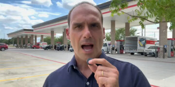 Eduardo Bolsonaro sobre contas do governo Lula: ‘Tome aí a sua democracia’