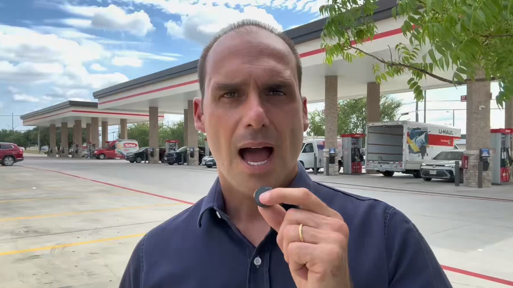 Eduardo Bolsonaro sobre contas do governo Lula: ‘Tome aí a sua democracia’